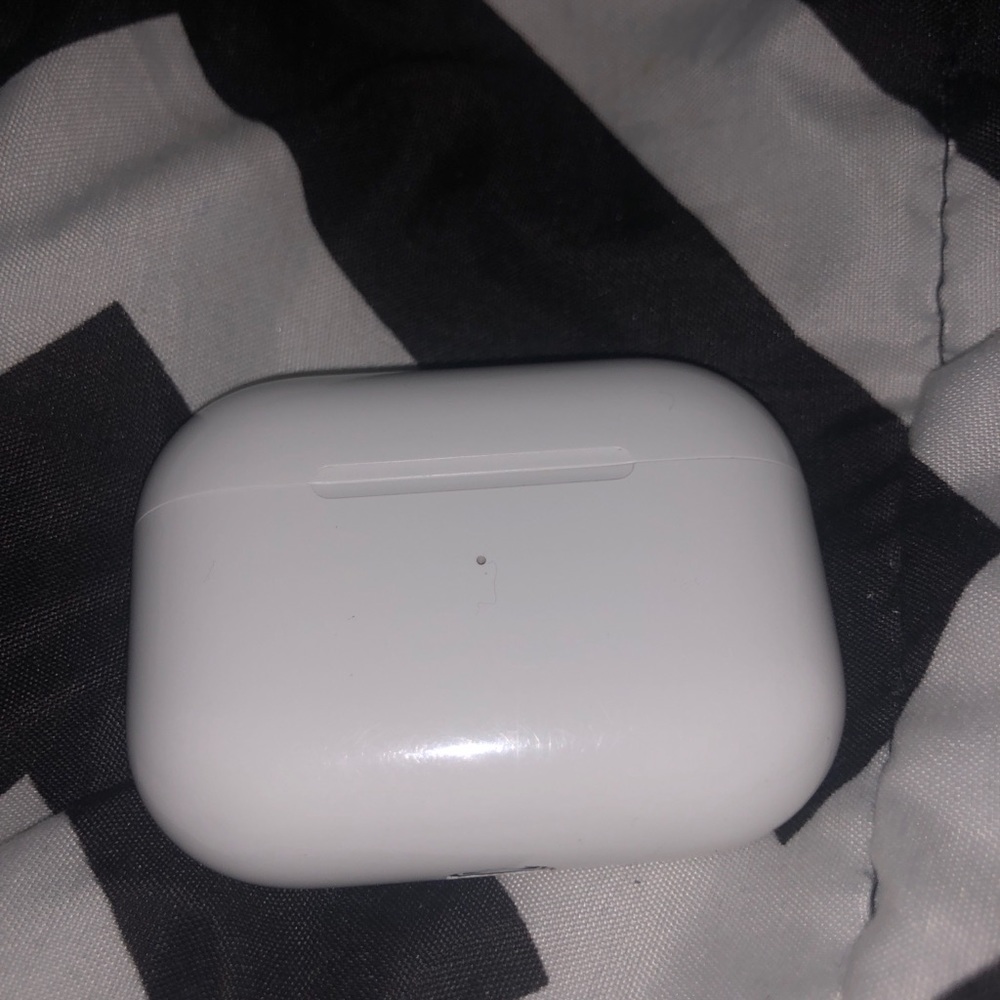 Airpod Pros - Picture 2 of 2